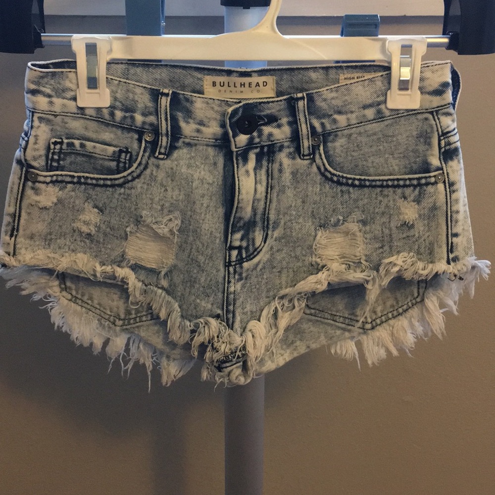 Bullhead Light wash high-rise jean festival shorts